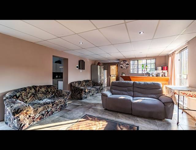 2 BEDROOM HOUSE FOR SALE IN SUNNYRIDGE
